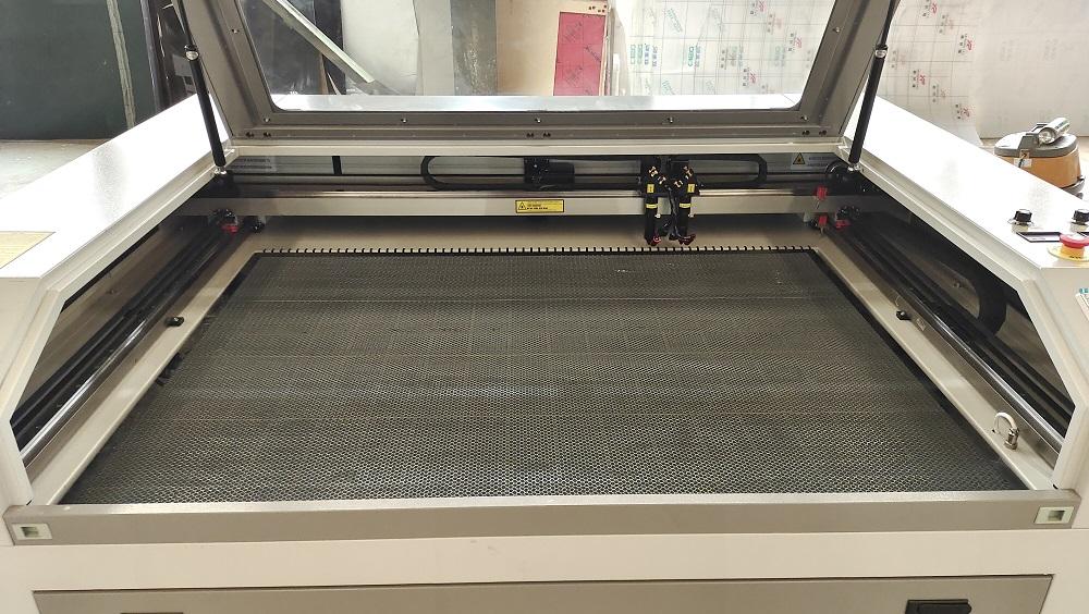 High-Accuracy 1390 Co2 Laser Cutting Machine for Cloth